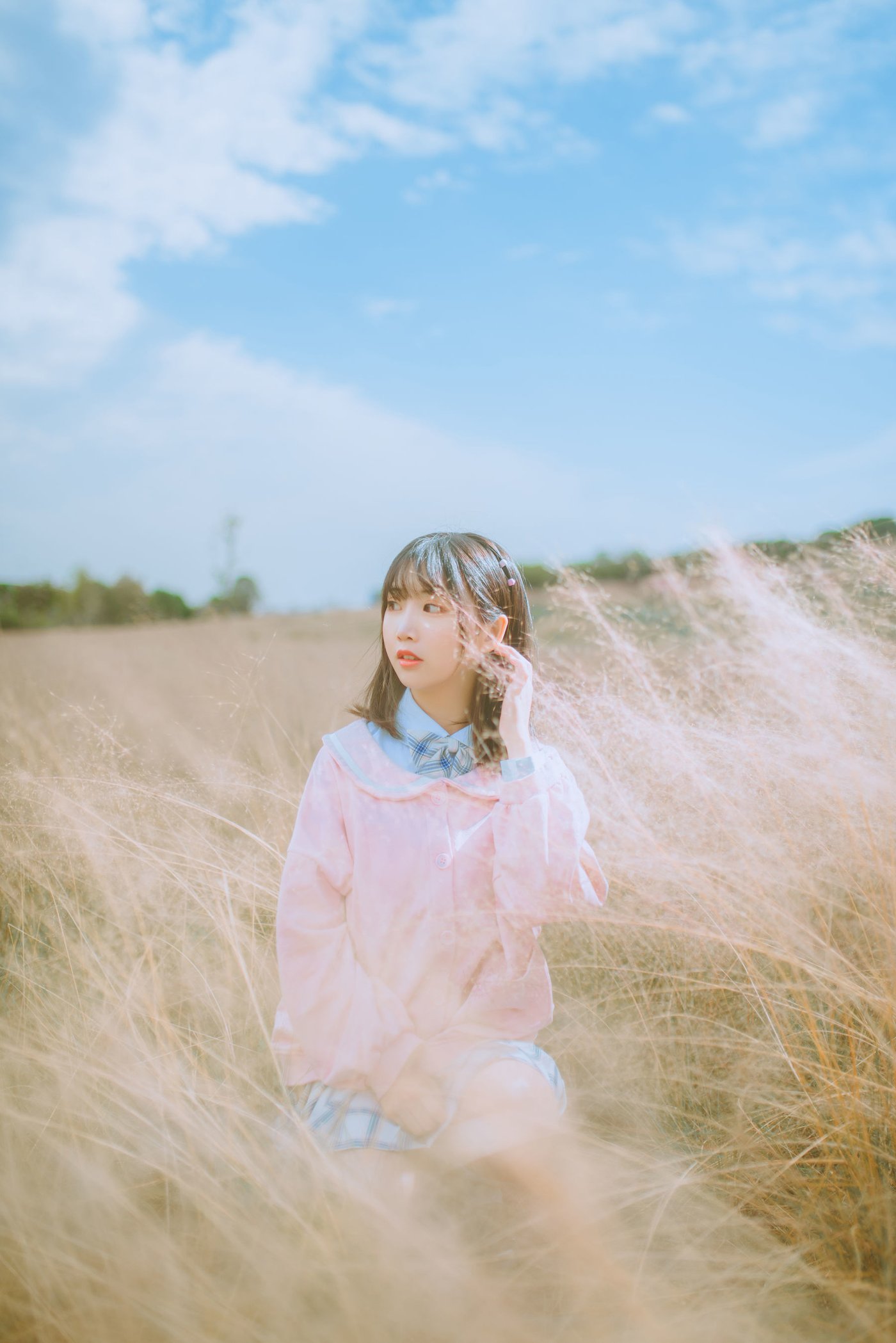 清新软妹面饼仙儿JK制服粉黛草场景粉色风格户外写真-御萝部落